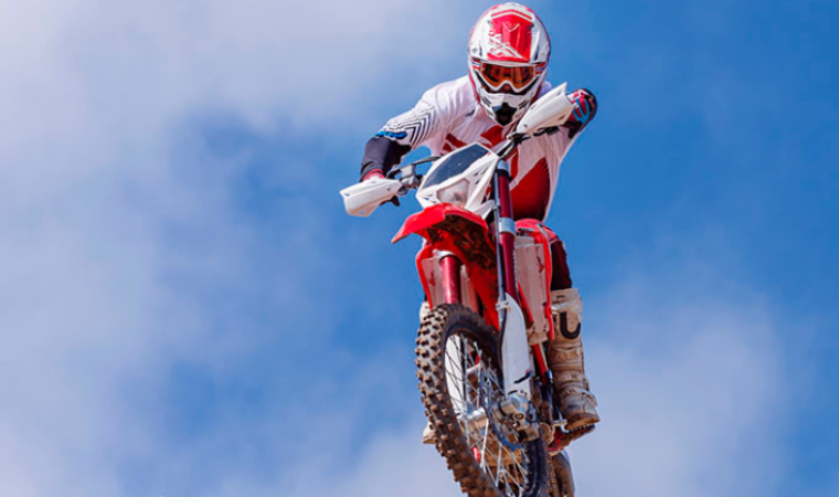 中國摩托車熱銷老撾 中老鐵路“運摩”專列